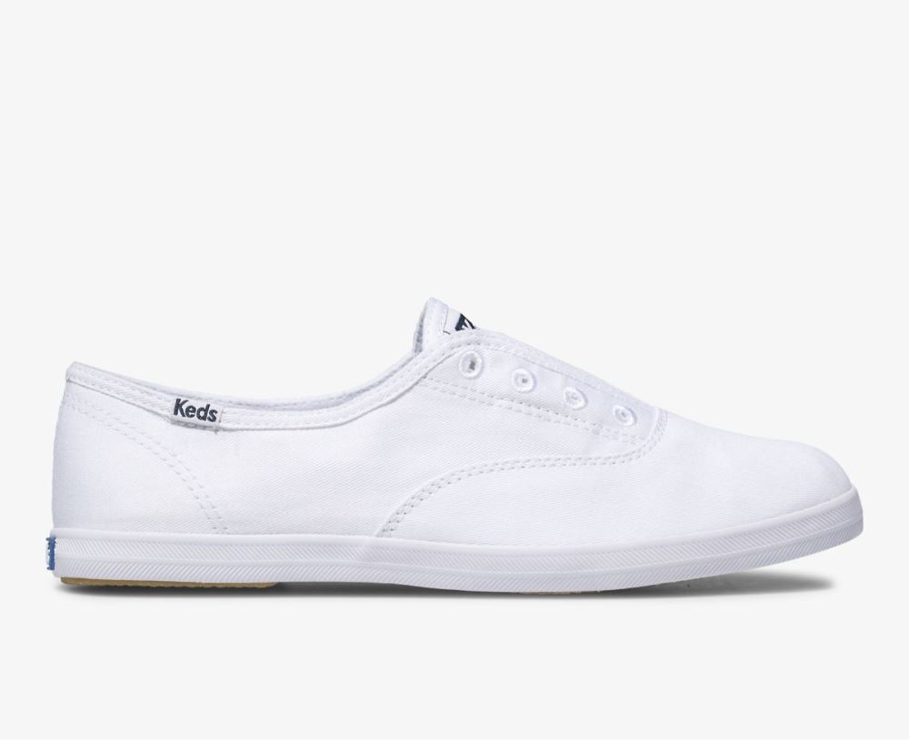 Women Chillax Basics Slip On Sneaker White QREQAu68